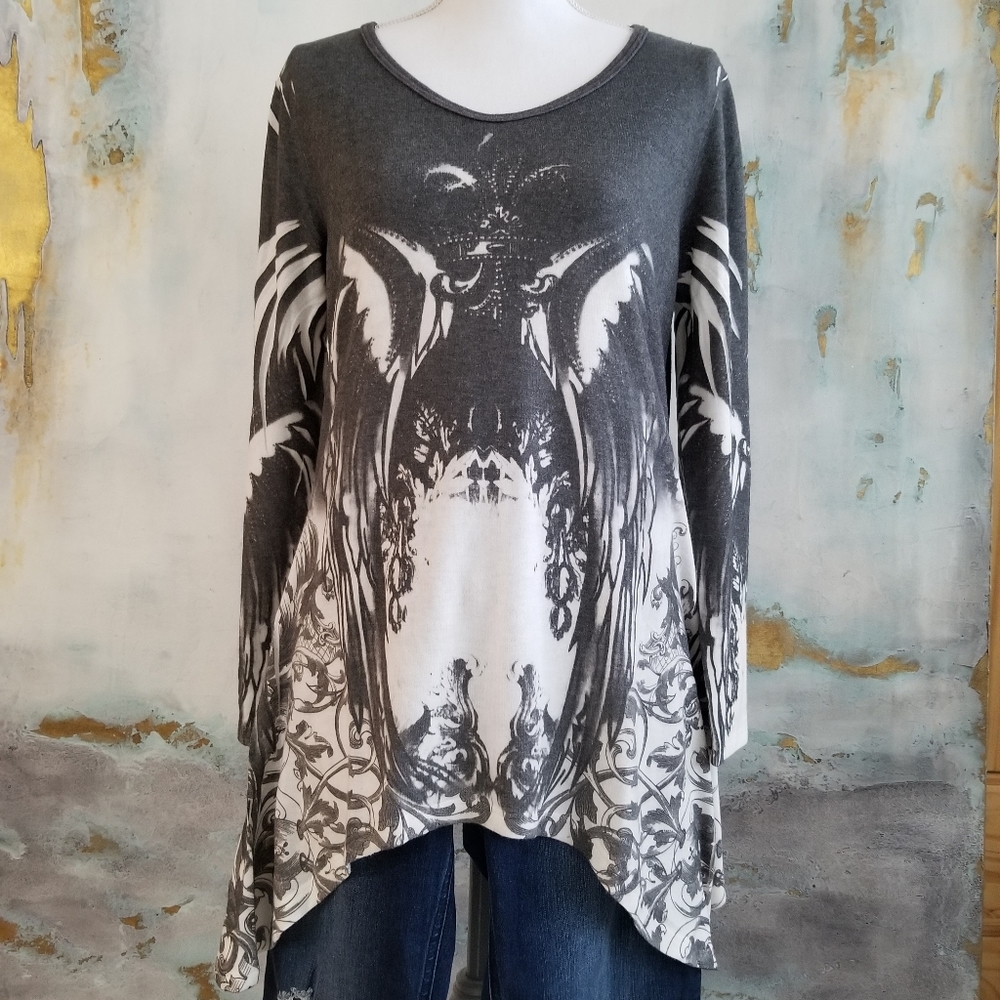 Pramid Collection screenprint sweater NWOT